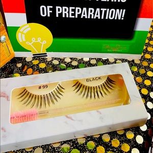 Queen Lashes! Free pink glitter wand